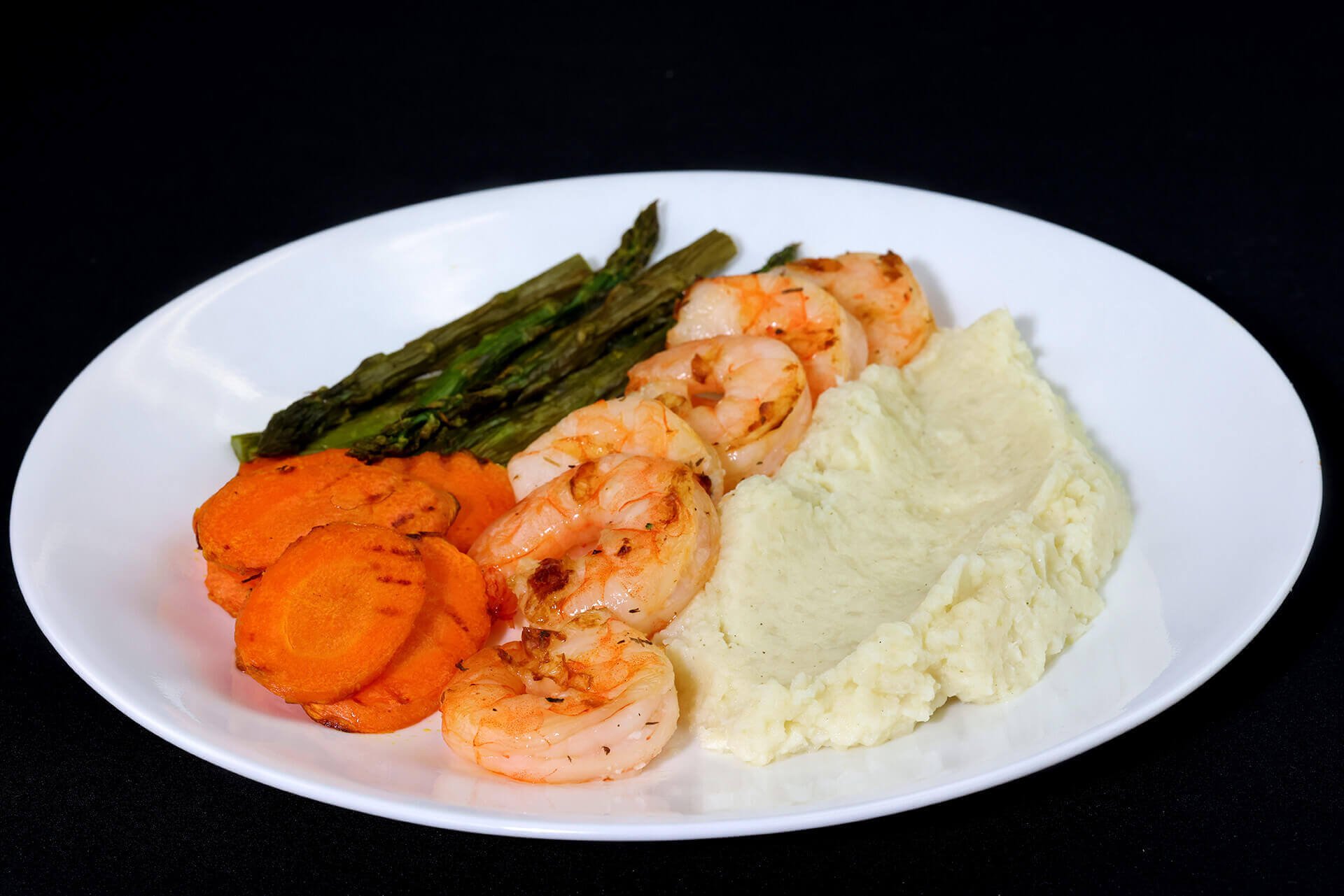 Paleo jumbo shrimp with carrots and string beans