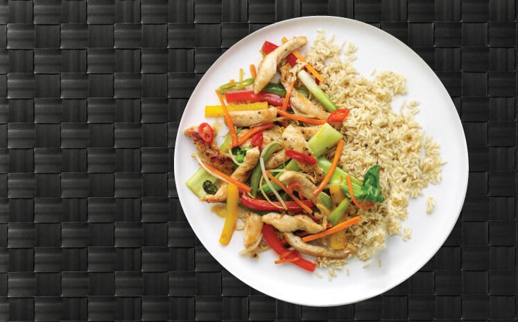 Picture shows a chicken high protein meal with brown rice and fresh veggies