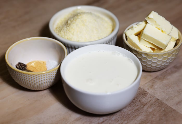 White Pizza Sauce Recipe Ingredients Overview