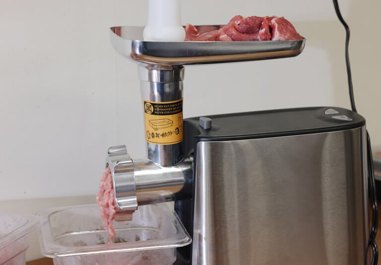 Meat Grinding Machine. Electric Meat Grinder for Fresh and Frozen Meat. Meat  Mincer