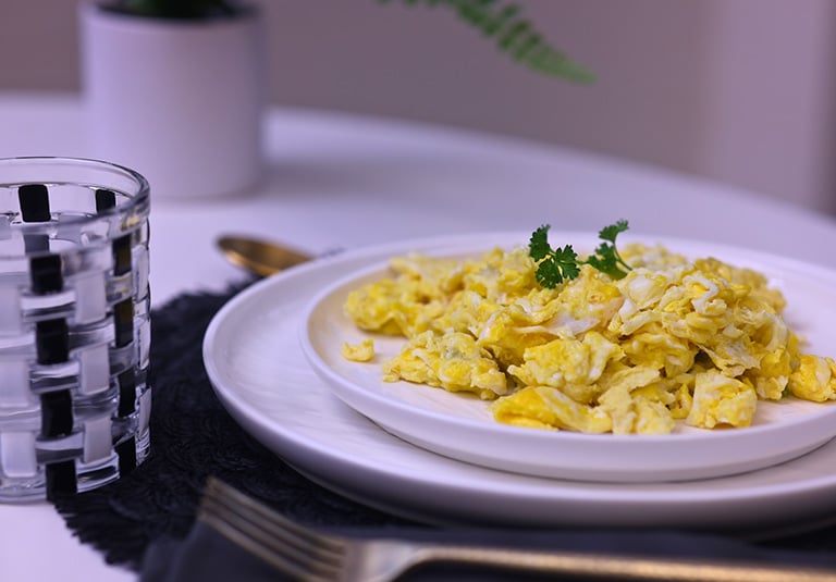 low sodium scrambled eggs plated