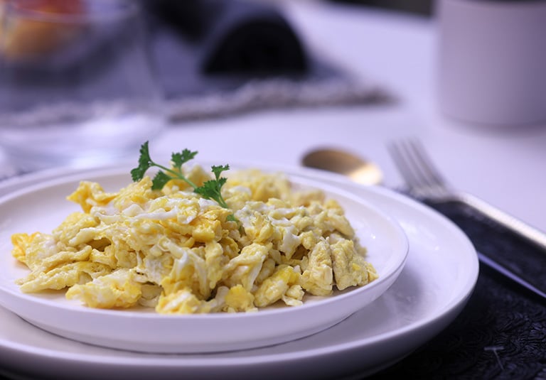 scrambled eggs plated